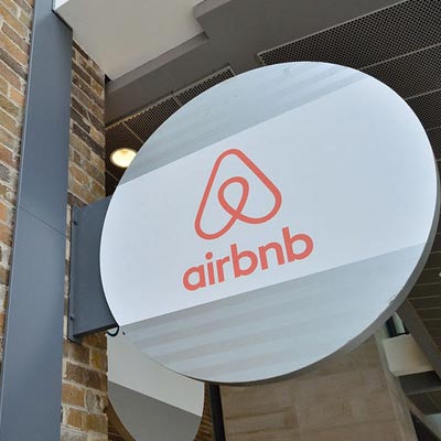 Marktkapitalisierung und Umsatz von Airbnb